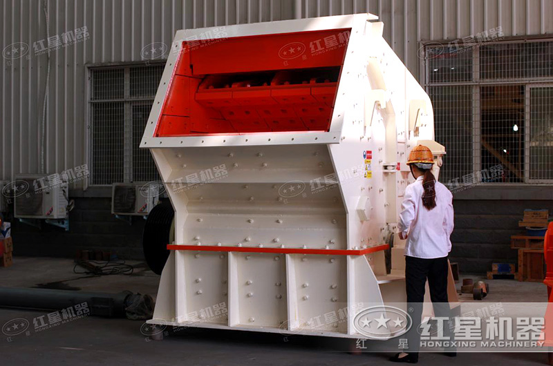 反击式破碎机零部件更换和修理